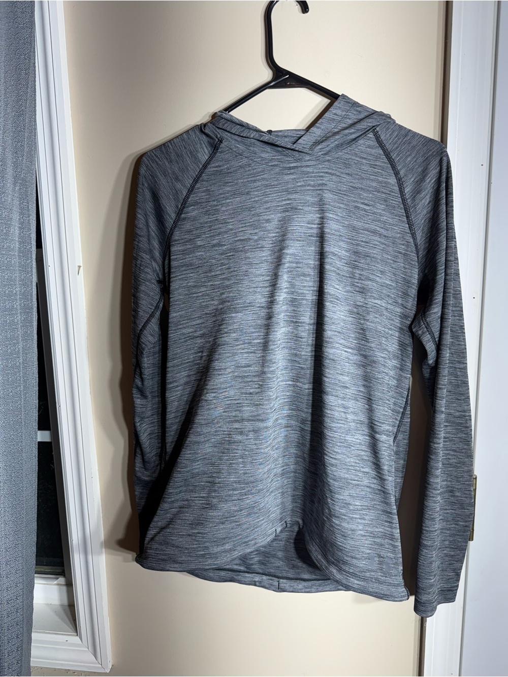 Under Armour women's Gray Heather Performance Hooded Long Sleeve